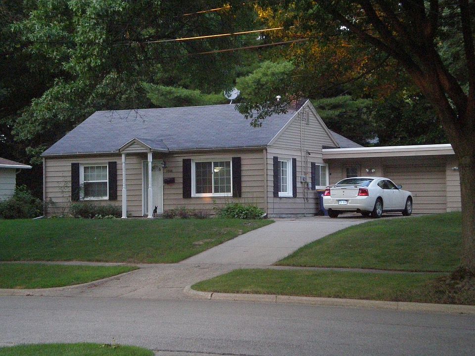 1st image of 1421 Cornell Dr SE