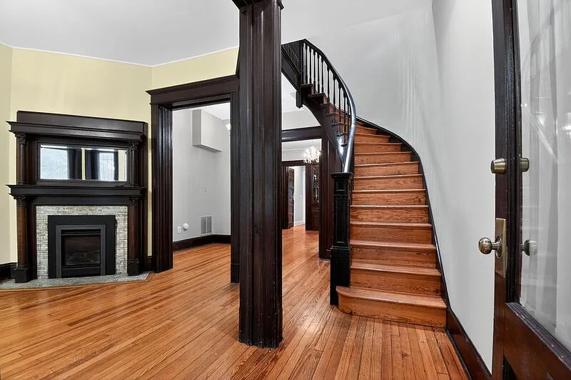 3 bed, 3.0 bath, 1880 sqft, $5,695 — Photo 3