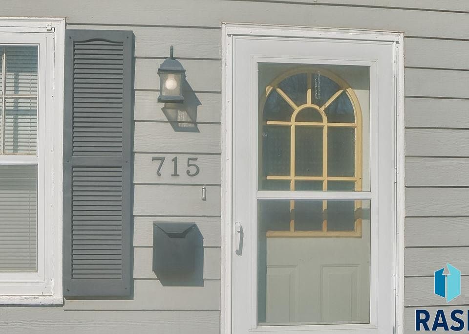 1st image of 715 S West Ave