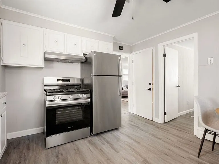 28 Hawthorne St #2 — Photo 2