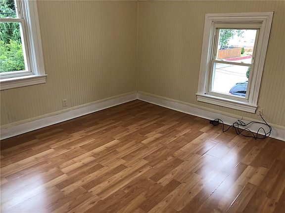 4th image of 92 Salina St