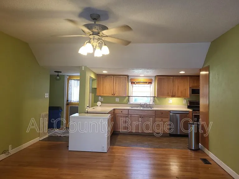 311 Retreat St — Photo 4