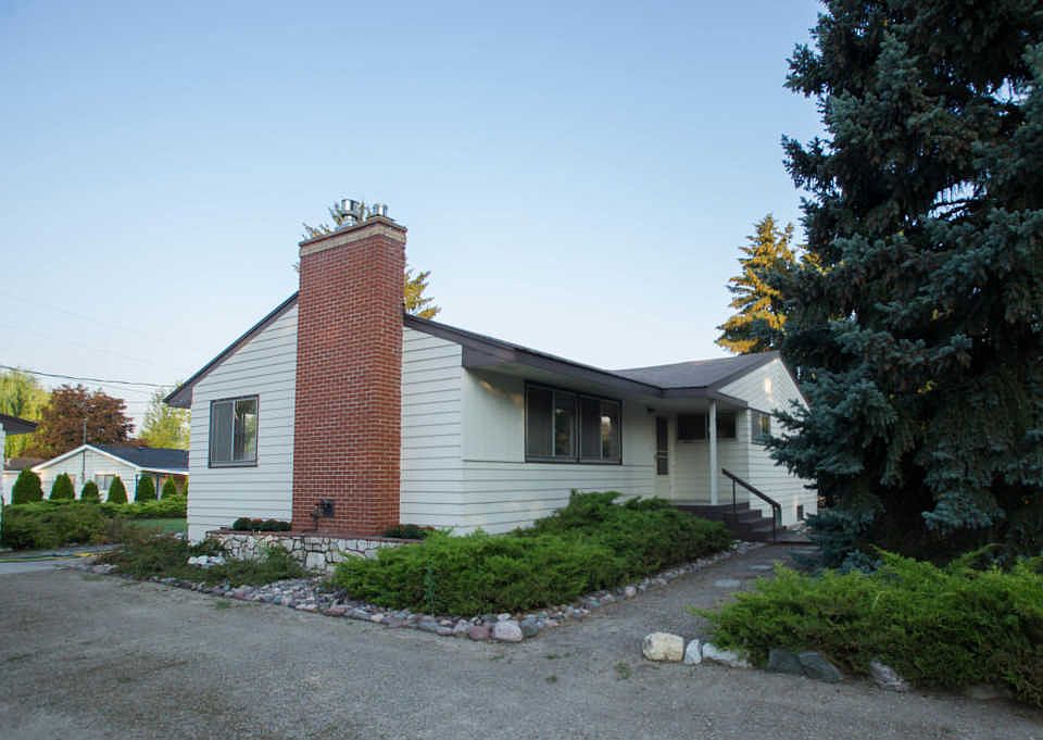 1st image of 9 Emerald Ave