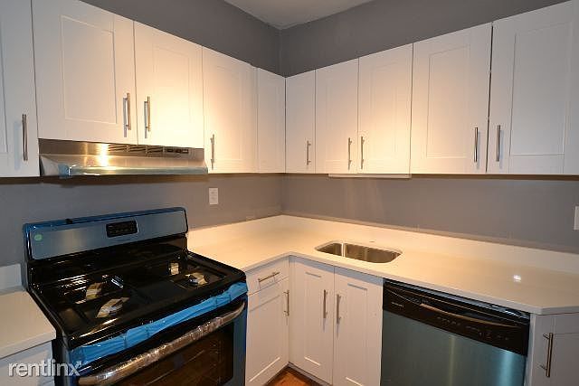 1st image of 622 W Stratford Pl #Threes