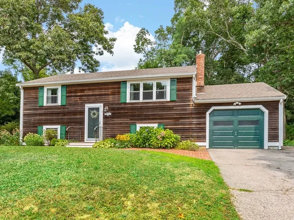 2 Tanglewood Dr, East Falmouth, MA 02536