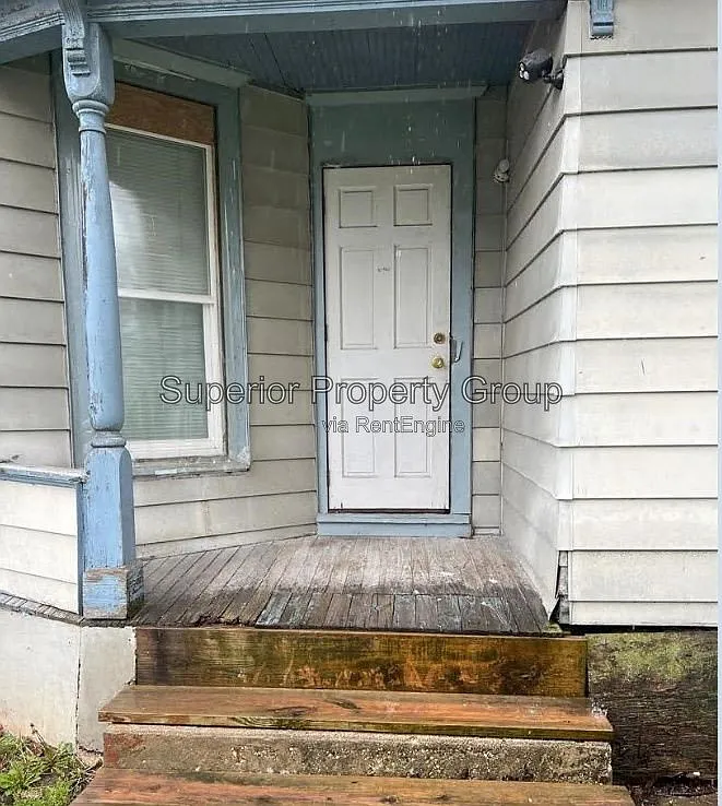 2 bed, 1.0 bath, $1,050 — Photo 2