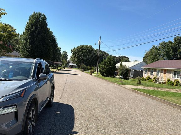 4th image of 406 Sunset Dr
