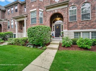 27W712 N Meadowview Dr, Winfield, IL 60190