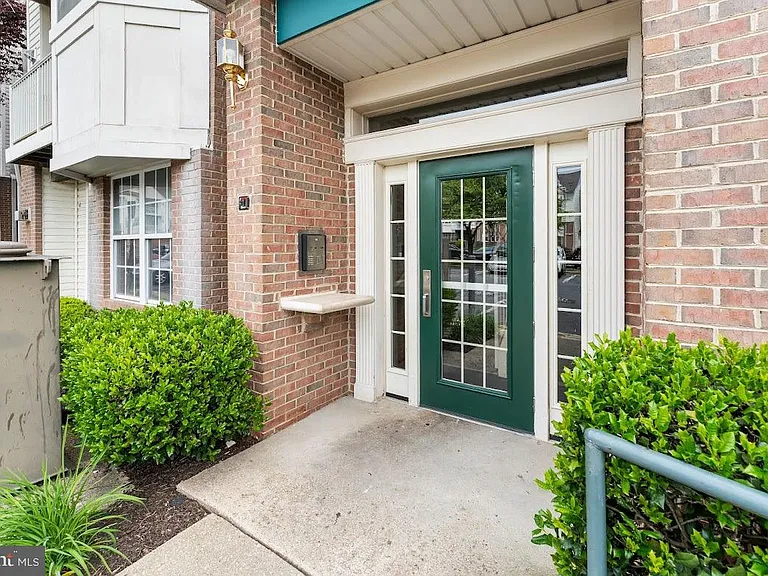 8921 Town Center Cir #5-305 — Photo 3