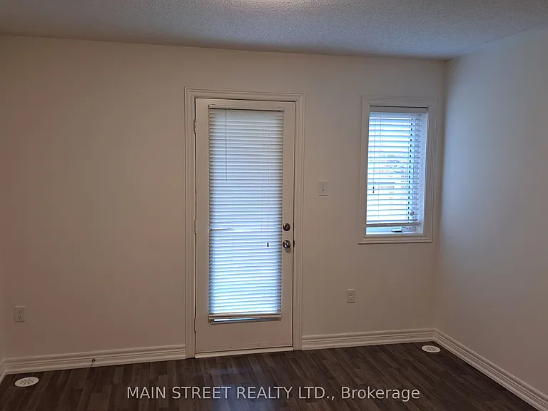 7 Roy Grove Way — Photo 6