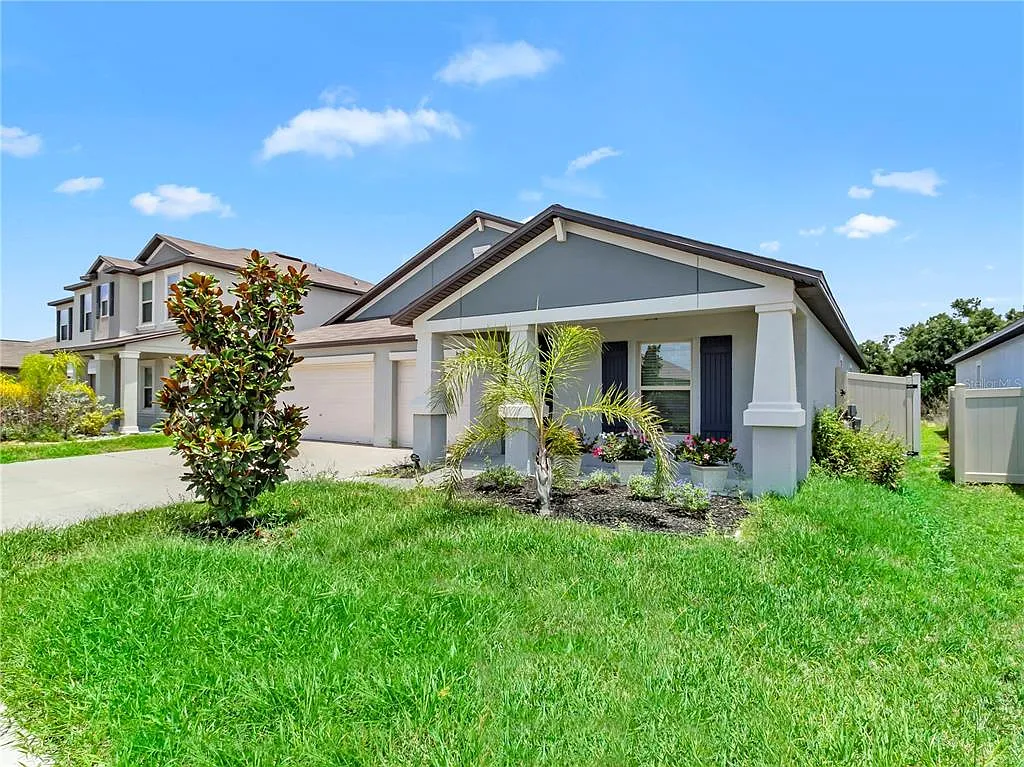 4 bed, 3.0 bath, 2557 sqft, $3,300 — Photo 4