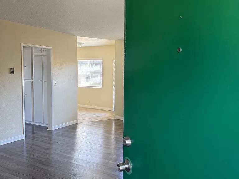 724 E Hardy St — Photo 1