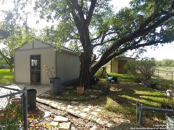 5th image of 134 Hillcrest Dr