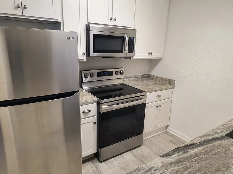 300 Bayou Blvd #113 — Photo 3
