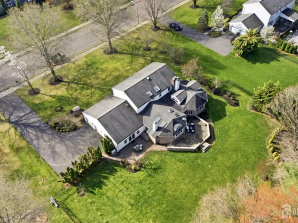 7 Monroe Pl, Cranbury, NJ 08512