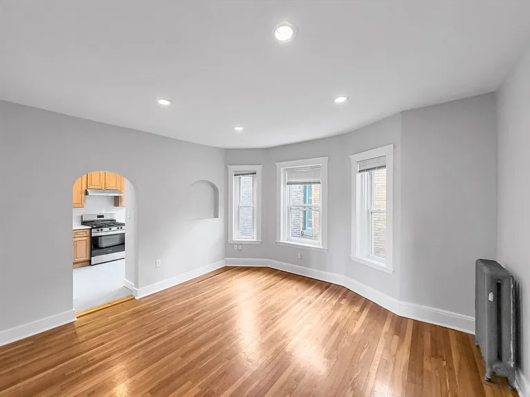 595 Centre St #3 — Photo 8