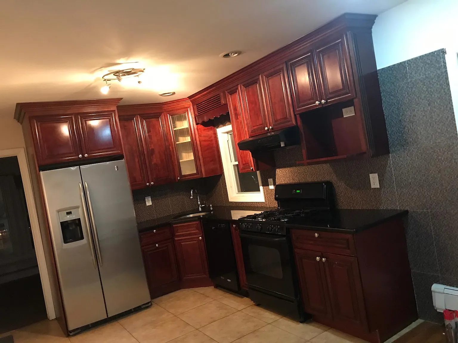 3 bed, 1200 sqft, $3,100 — Photo 3