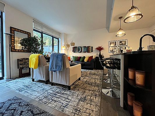 3rd image of 125 Parkside Ave #1J