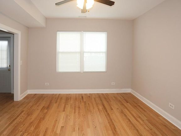 3rd image of 1115 W Newport Ave