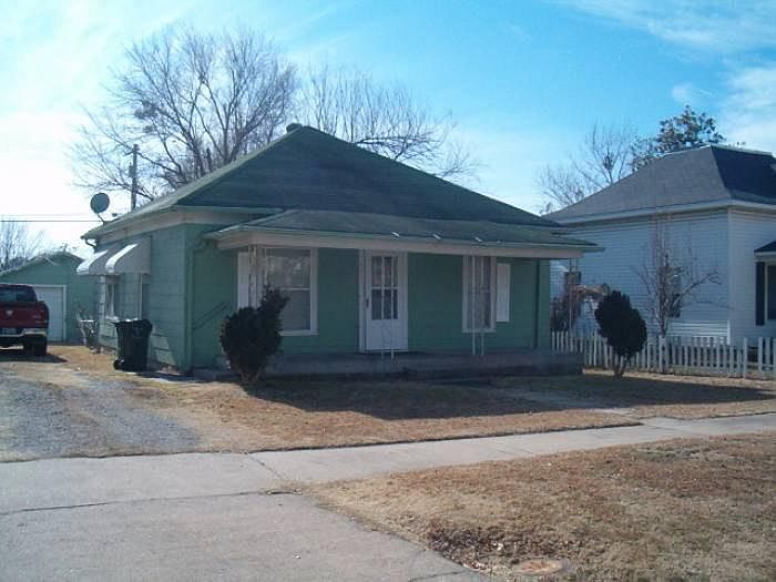 1st image of 407 E Will Rogers Blvd