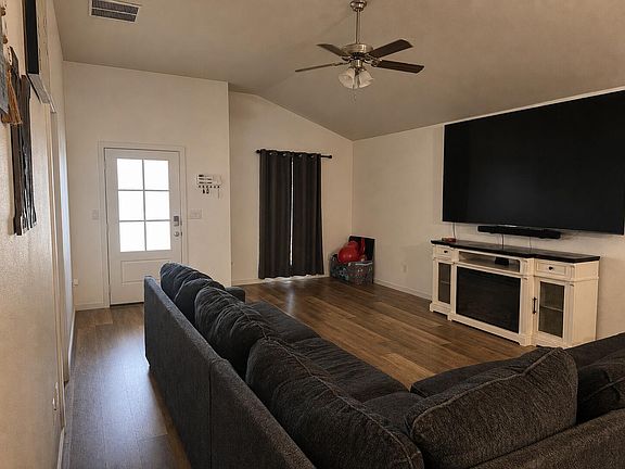 4th image of 13314 Vernon Ave