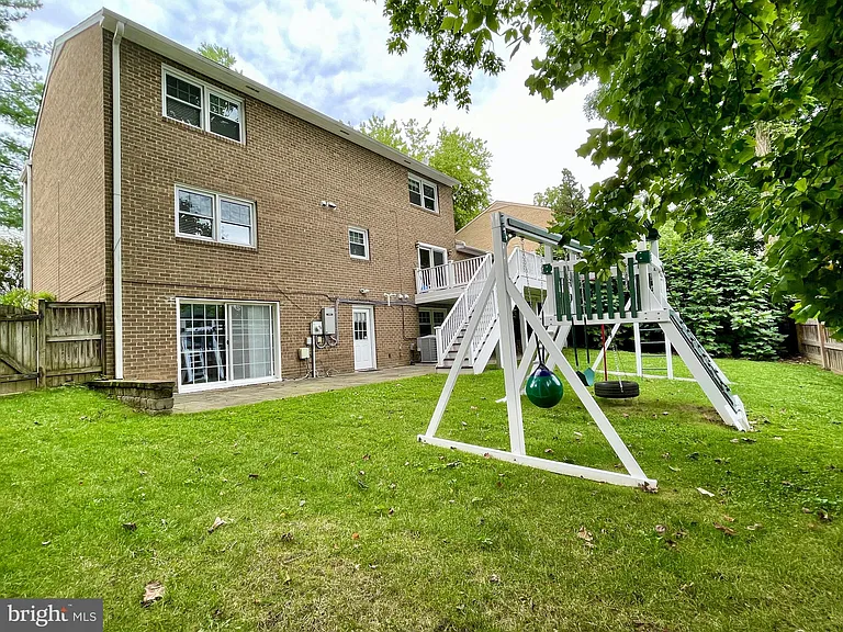 2542 N Wakefield St — Photo 52