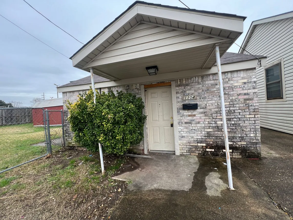 Primary Photo - 1104 Ogilvie St