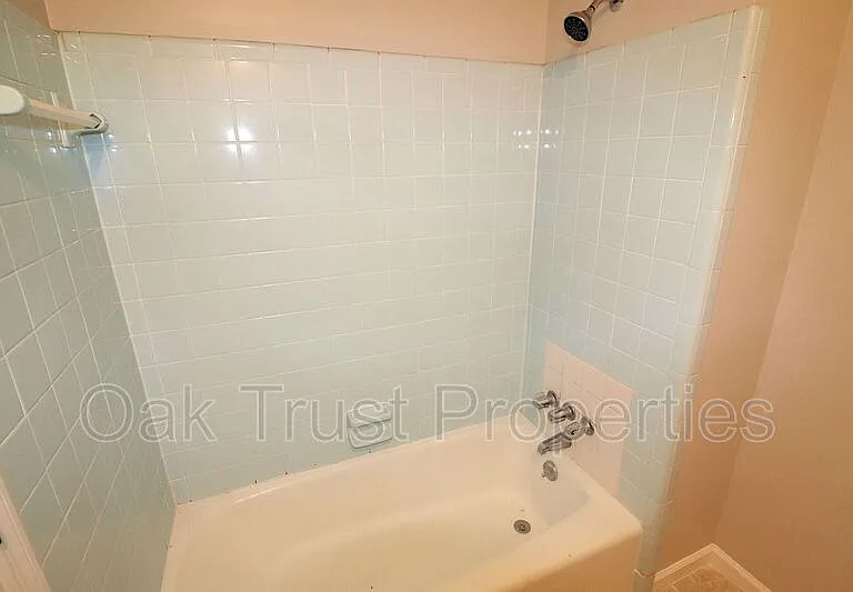 2395 Vistavia Rd — Photo 12