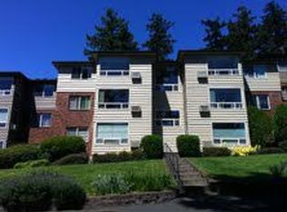 8410 SW Canyon Ln APT 3, Portland, OR 97225