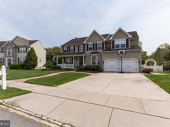 5th image of 1124 Tamarind Pl