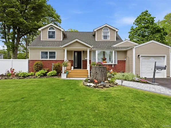 12 Browning Drive, Greenlawn, NY 11740