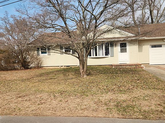 4th image of 674 White Cedar Drive