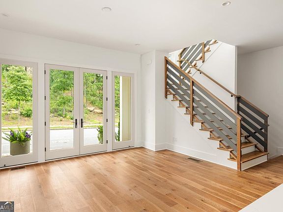 3rd image of 10904 Serenbe Ln