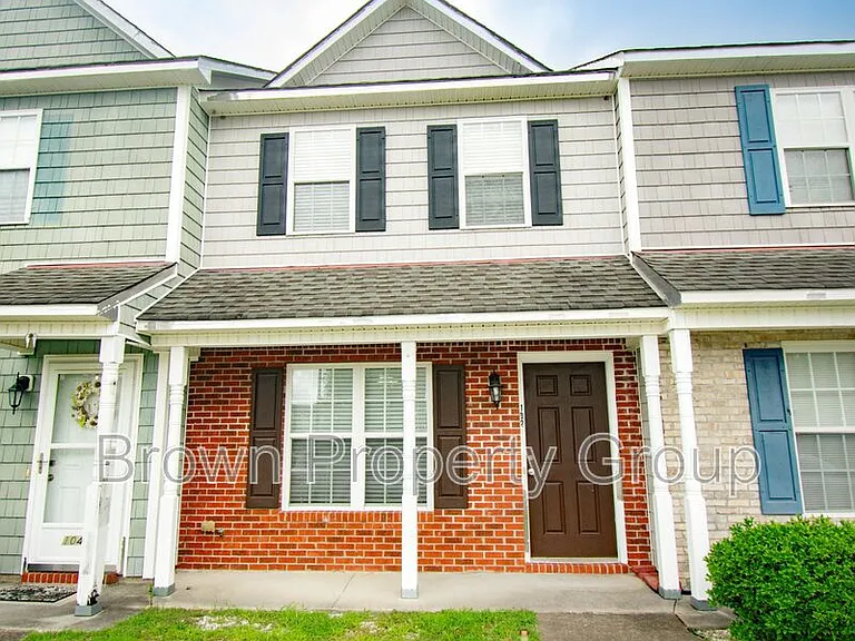 102 Springwood Dr — Photo 1