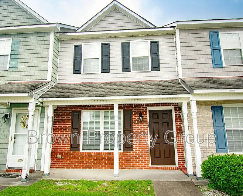 102 Springwood Dr