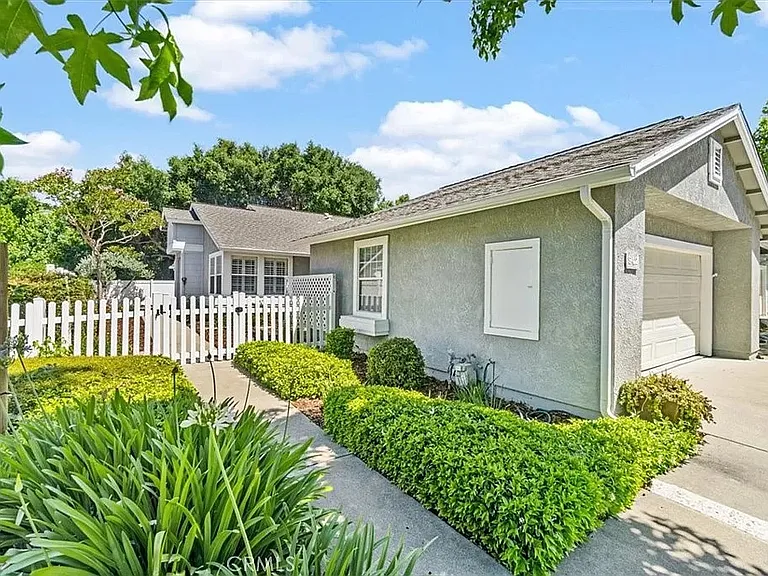 942 Bluebell Way — Photo 3