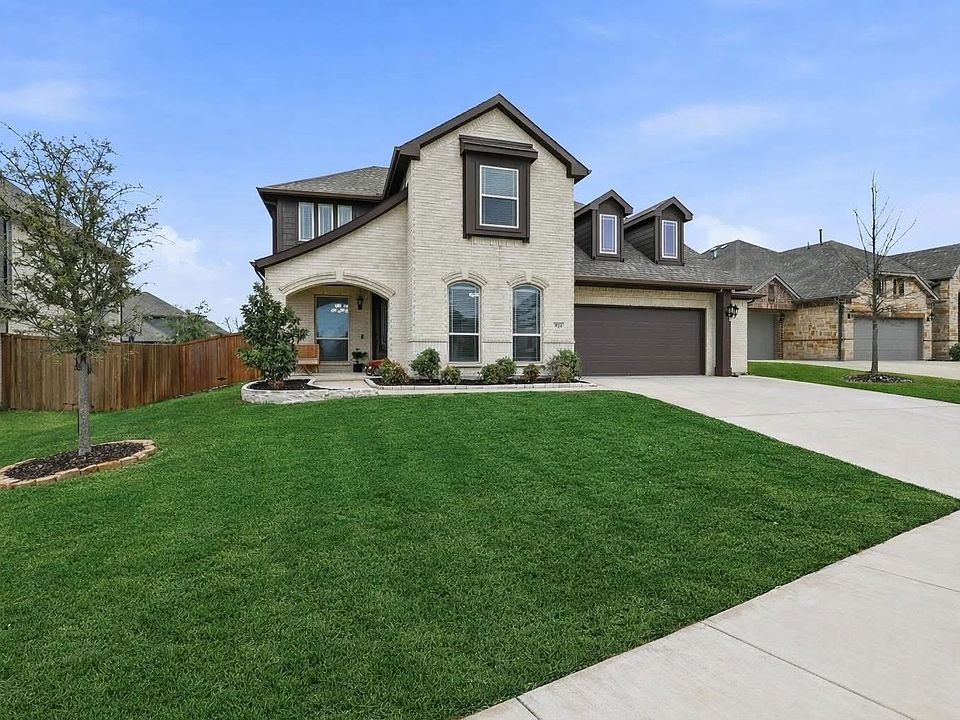 1st image of 924 Timber Ridge Dr
