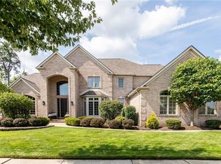 360 W Edinburgh Dr, Highland Heights, OH 44143