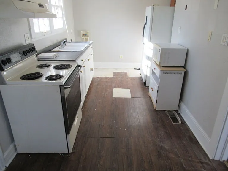 1404 Maple St — Photo 18