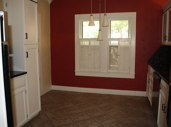 5th image of 1606 College Ave