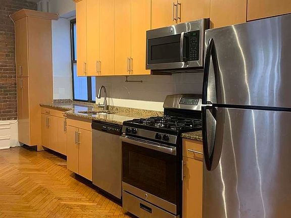 5th image of 202 W 107th St APT 2E