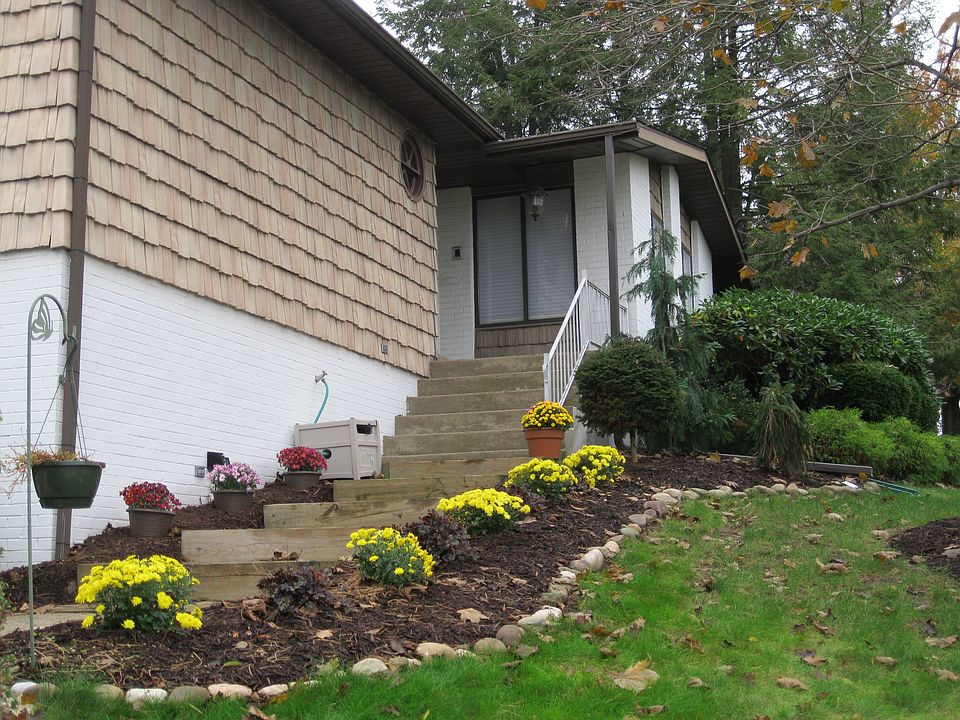 1st image of 811 Golfview Dr