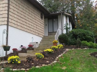 811 Golfview Dr, McKeesport, PA