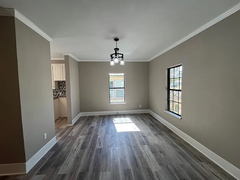 1010 Avenue K — Photo 18