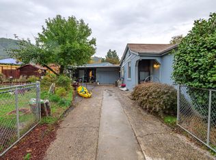 723 NE 12th St, Grants Pass, OR 97526