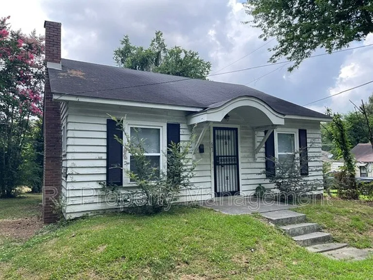 641 S Greer St — Photo 2