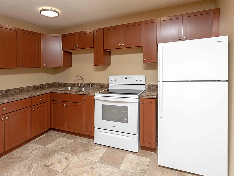 Pine Tree Park Apartments — Photo 12