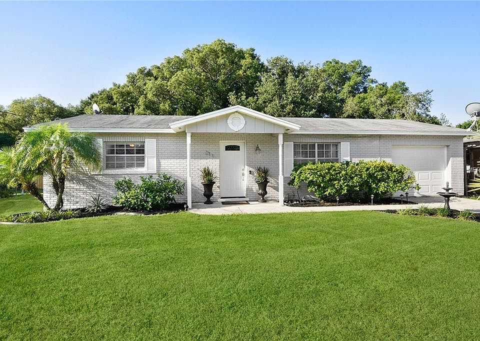 1st image of 211 Lakewood Dr