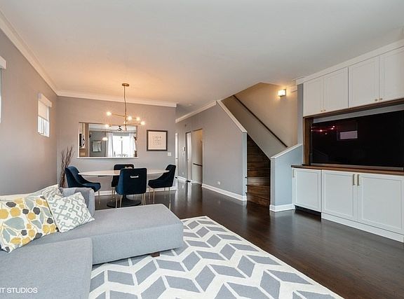 2nd image of 2233 W Lyndale St #B