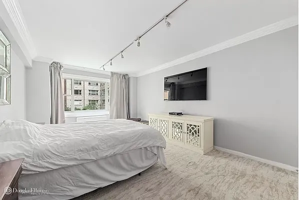 Rented by Douglas Elliman | media 4